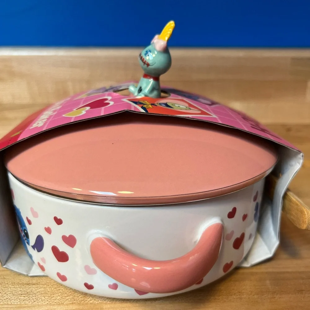 Stitch Heart Brie Baker NWT